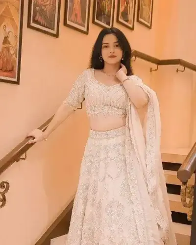 Escort Koloriang